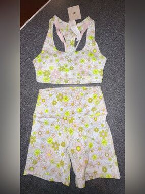 Fabletics NWT!! Pink/Neon Yellow Floral Sports Bra and Shorts Set Size XXS